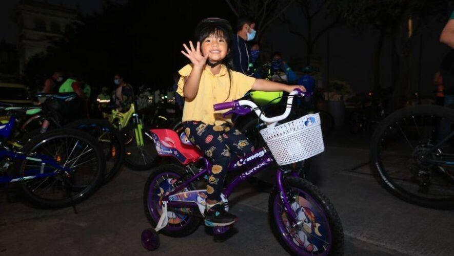 Bicitour nocturno &laquo;Pedaleando con mam&aacute;&raquo;| Mayo 2023