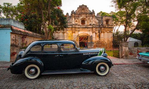 Guatemala Romántica 2023 auto clásico en Antigua