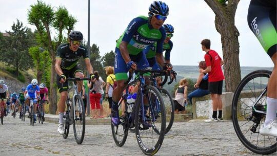Sergio Chumil disputó la Vuelta La Comarca Brigantina 2023 en su regreso a España