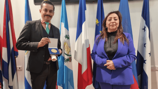 Willy Posadas recibió una medalla en Francia