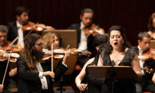 Adriana González fue elegida para la portada de la revista internacional OPER!