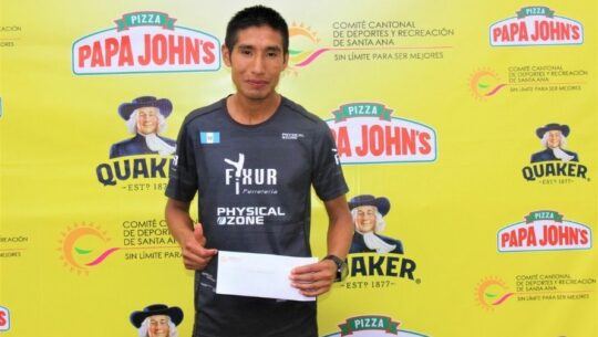 Carlos González se proclamó bicampeón de la Carrera Clásica Santaneña 2023