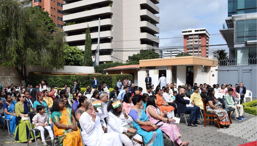 Embajada de La India celebración Independencia personas