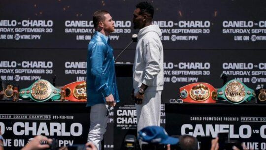 Canelo Álvarez vs Jarmell Charlo en vivo Hora y dónde ver en Guatemala la pelea del año 2023