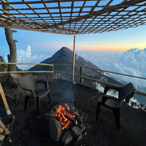 cabañas en la cima del Volcán Acatenango