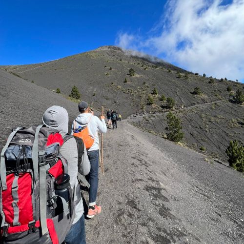 cabañas en la cima del Volcán Acatenango