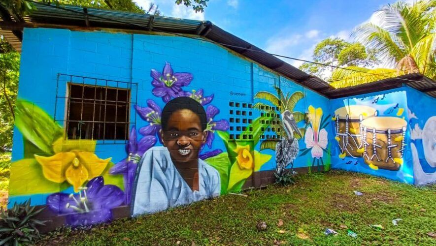 _nuevos murales artísticos en Livingston