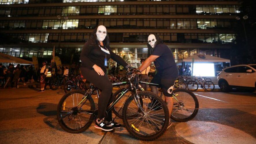 Anuncian bicitour nocturno de leyendas en Ciudad Guatemala