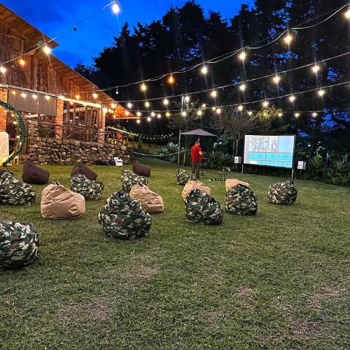 Cine al aire libre The Corral Coffee