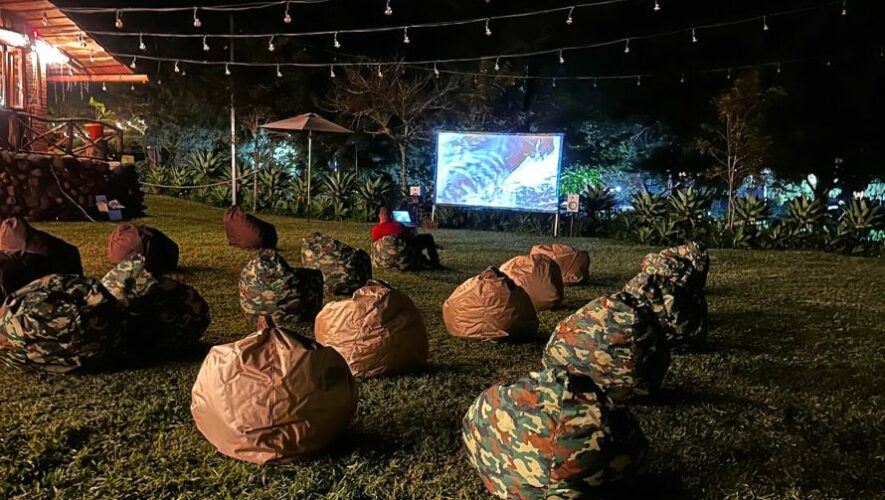 Noches de cine al aire libre en The Corral Coffee de Carretera a El Salvador | 2023