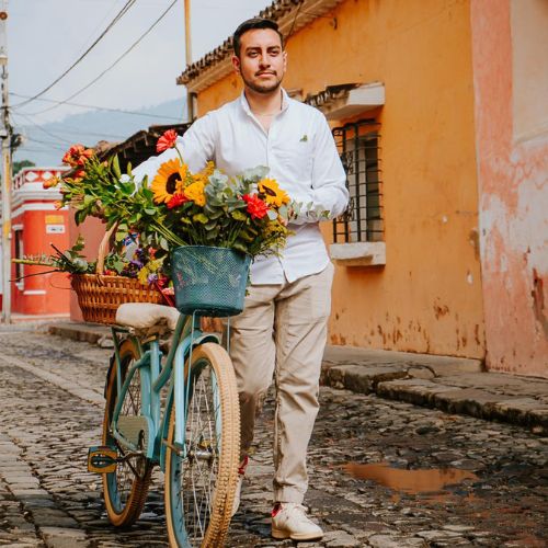 Desfile de carros clásicos del Festival de las Flores 2023