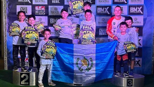 Niños guatemaltecos subieron al podio del Rock Hill BMX Supercross 2023 en Estados Unidos