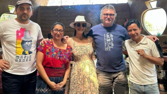 Andoni Aduriz se encuentra visitando Guatemala y vivió experiencia gastronómica tz'utujil