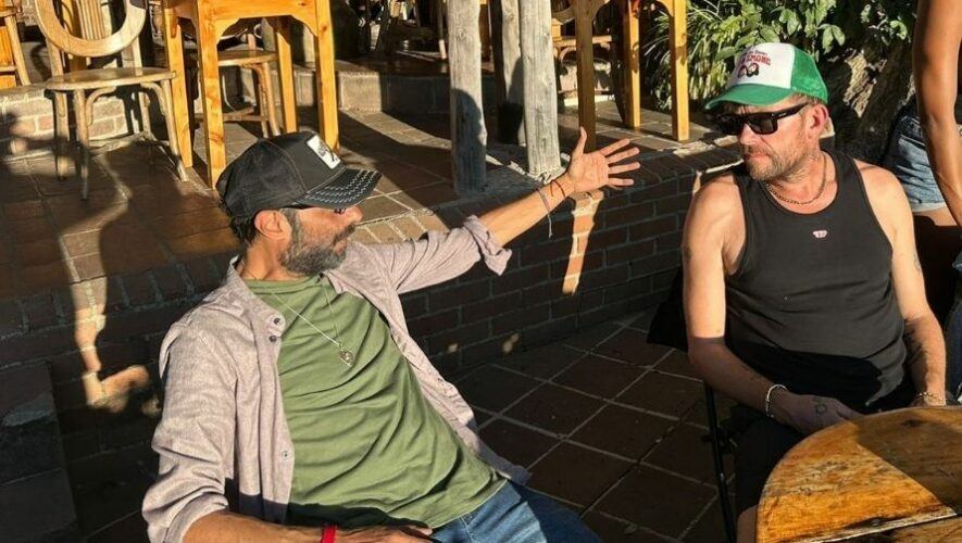 Damon Albarn, cantante de Gorillaz, sorprendió con visita al Lago Atitlán, diciembre 2023