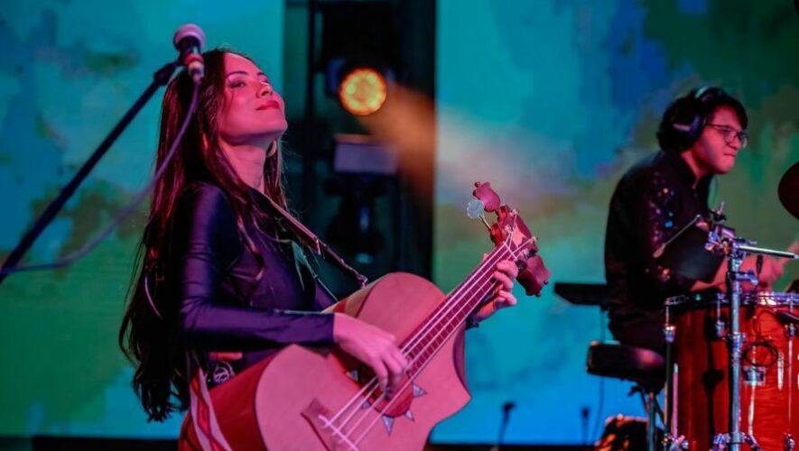 Concierto de Monsieur Perin&eacute; y Juan Pablo Vega en Guatemala