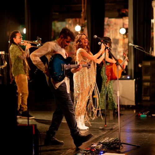 Concierto de Monsieur Periné y Juan Pablo Vega en Guatemala