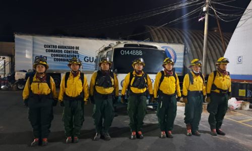 Héroes sin capa ayudan al volcán de Agua
