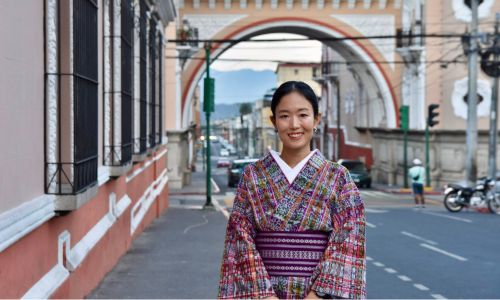 Kimono con tela de corte en Correos de Guatemala