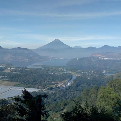 Volcán de Agua incendio y colecta de viveres USAC