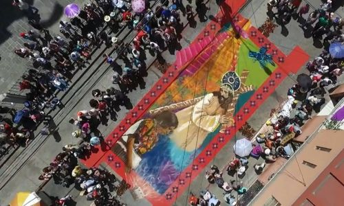 Alfombra de la Abuelita 2024 procesión La Reseña