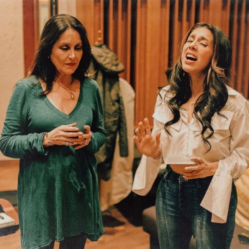 Canción Nada, Fabiola Roudha y Daniela Romo
