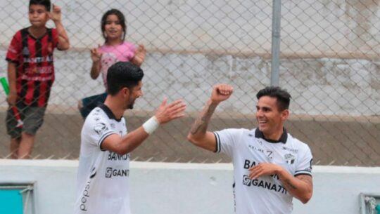 Andrés Lezcano celebra el gol a Coatepeque