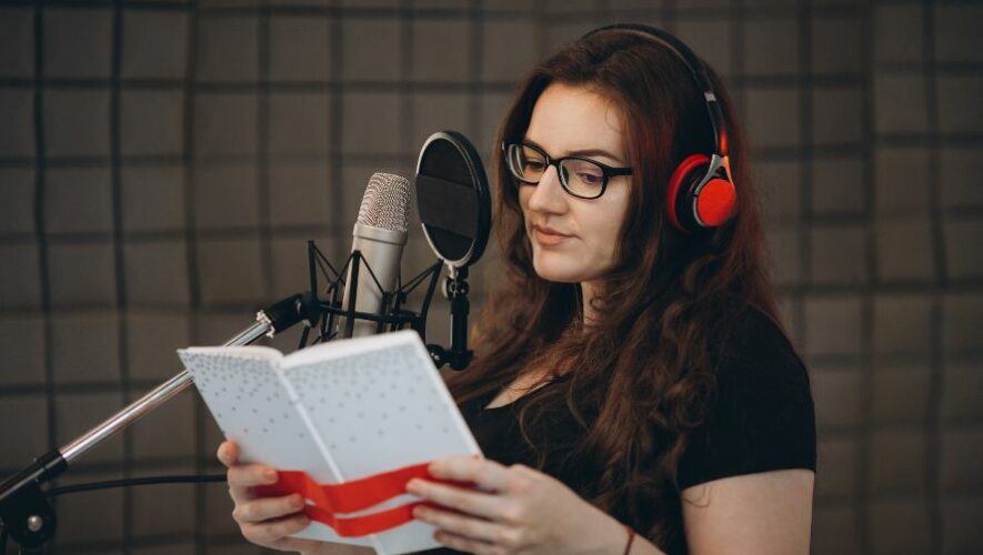 Cursos gratuitos de canto, locución y artes escénicas