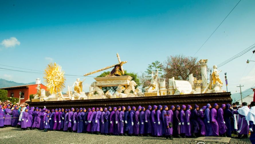 «La Devoción del Cucurucho», un segmento de TV para revivir la Semana Santa en Guatemala