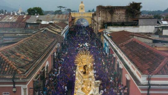 Procesión de Jesús de la Caída de San Bartolomé Becerra