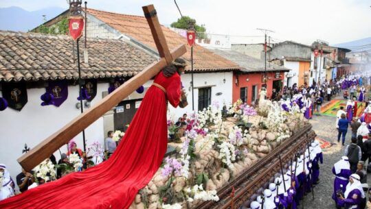 Procesiones de Semana Santa en Antigua Guatemala 2024