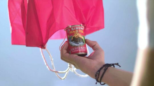 Sardinas La Sirena sorprende a los guatemaltecos, ¡como caídas del cielo!