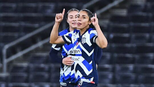 Ana Lucía Martínez celebrando contra San Luis