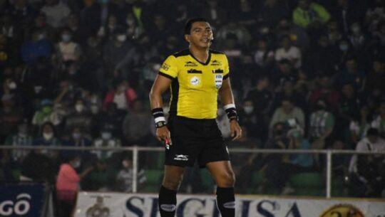 Arbitro Bryan López