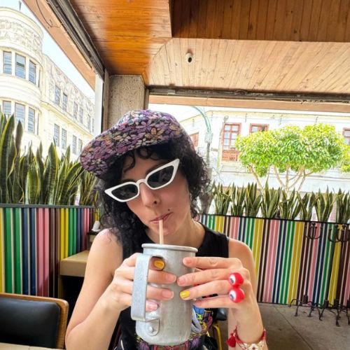 Giorgia Angiuli, cantante italiana, se paseó por las calles de Guatemala, abril 2024