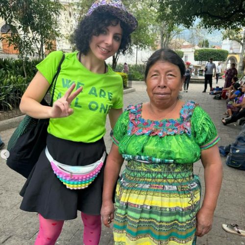 Giorgia Angiuli, cantante italiana, se paseó por las calles de Guatemala, abril 2024