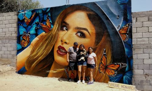 Ivana Batchelor y la mariposa monarca