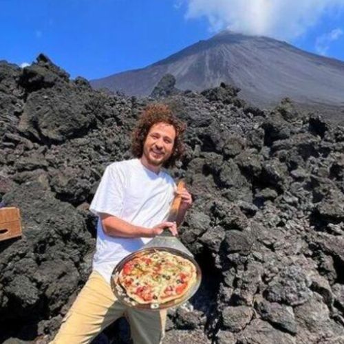 Medio de comunicación en Hong Kong destacó al negocio guatemalteco Pizza Pacaya