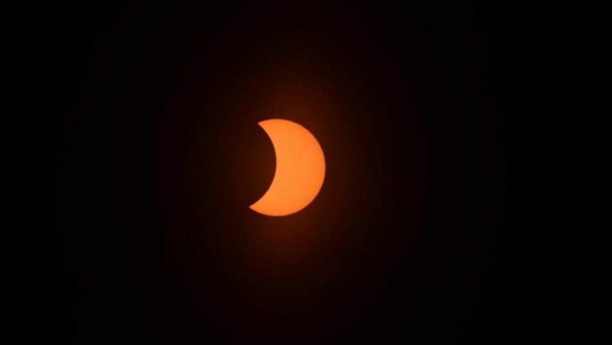 Observaci&oacute;n del eclipse parcial de Sol en el Mapa en Relieve