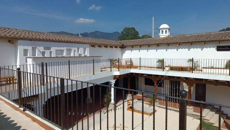 Casa Taura, un hospedaje con temática de playa en Antigua Guatemala