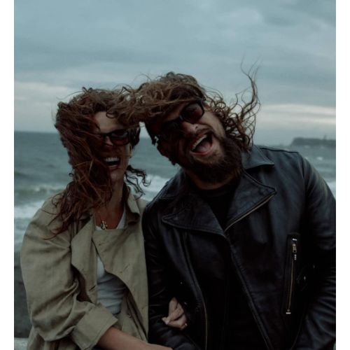 Adria Arjona y Jason Momoa