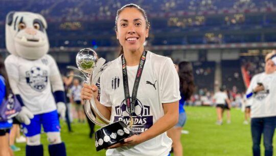 Ana Lucía Martínez campeona