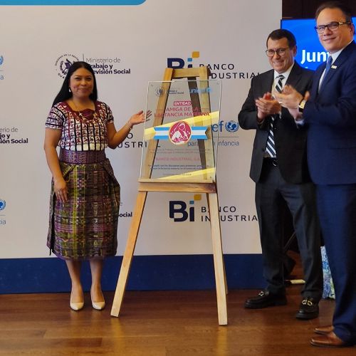 Banco Industrial recibe reconocimiento por sala de lactancia