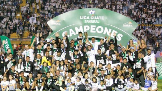 Cremas celebrando Apertura 2023