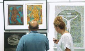 Galer&iacute;a El Attico festeja su 36 aniversario con exposici&oacute;n f&iacute;sica en la ciudad | Mayo 2024