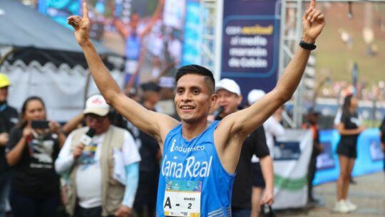 Mario Pacay fue el ganador de la Media Maratón de Cobán 2024