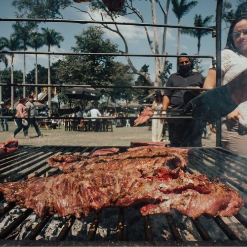 Sesiones de Fuego 2024 cocina en parrilla para mujeres