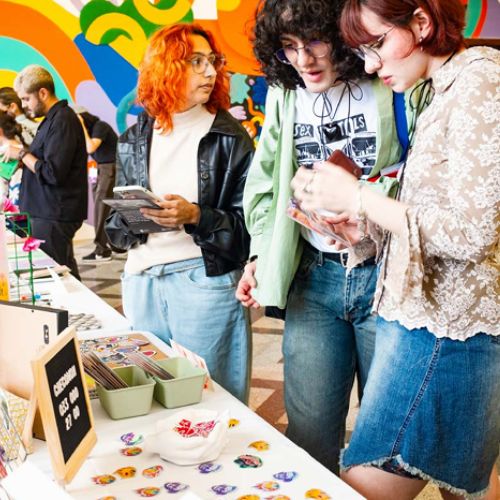 Artefacto reúne lo mejor del arte impreso