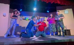 Sal de ah&iacute; Suegra Suegrita es una comedia guatemalteca para este 2024