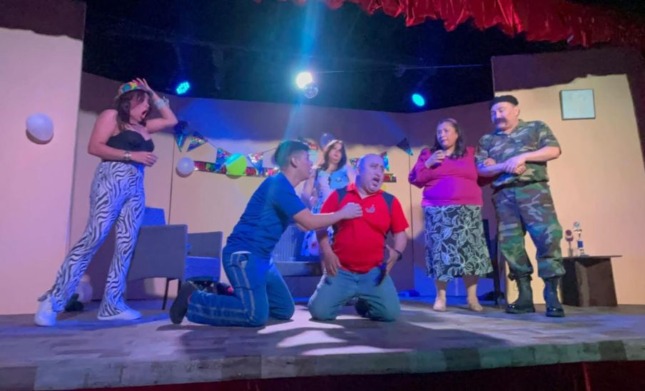 Sal de ahí Suegra Suegrita es una comedia guatemalteca para este 2024