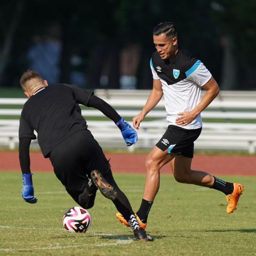 Rubio Rubín contra Kevin Moscoso con Selección
